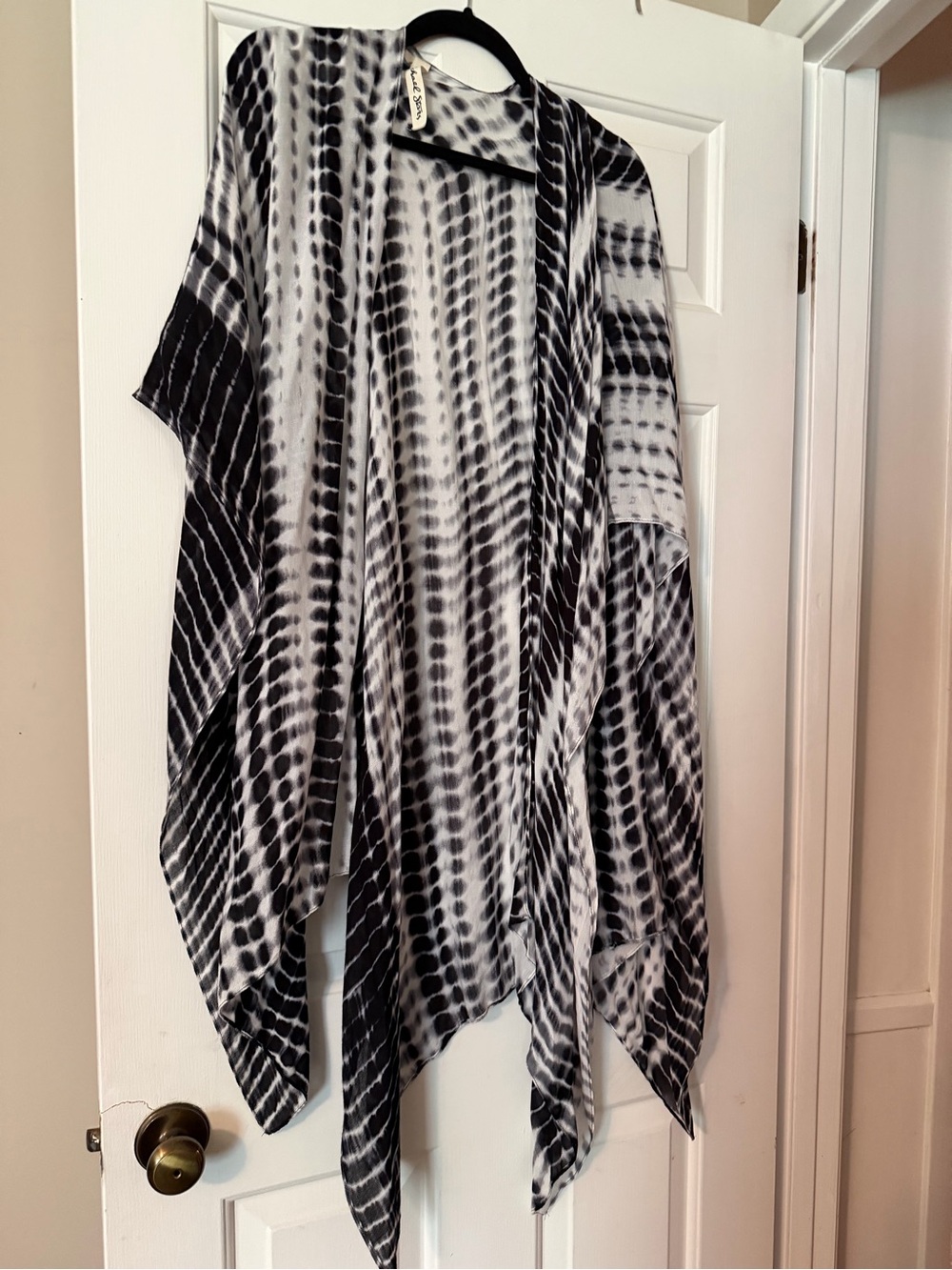 Michael Stars Black and Cream Tie-Dye Kimono